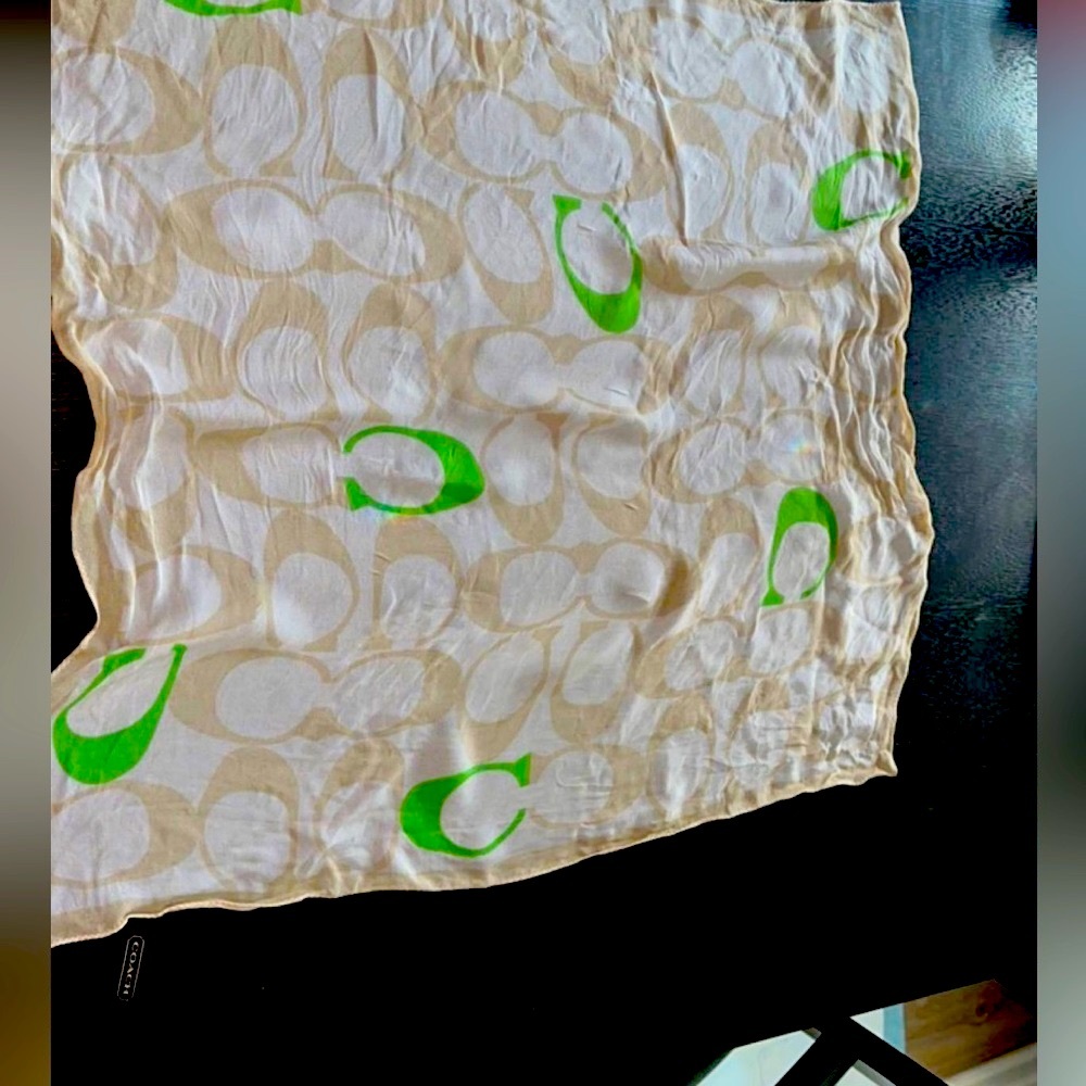 Used in great condition Coach small scarf 49×49 cm